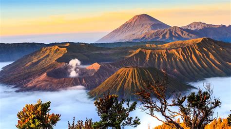 bromo volcano indonesia hiking